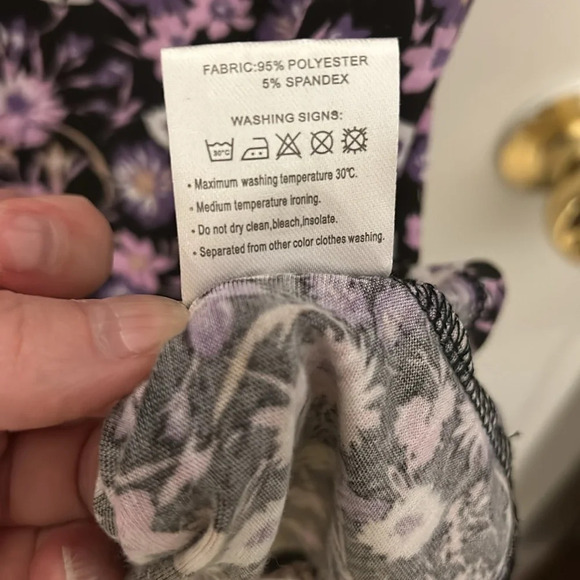 Urban Coco Women’s (S) Purple Floral Crewneck Short Sleeve Pullover T shirt - Picture 6 of 6